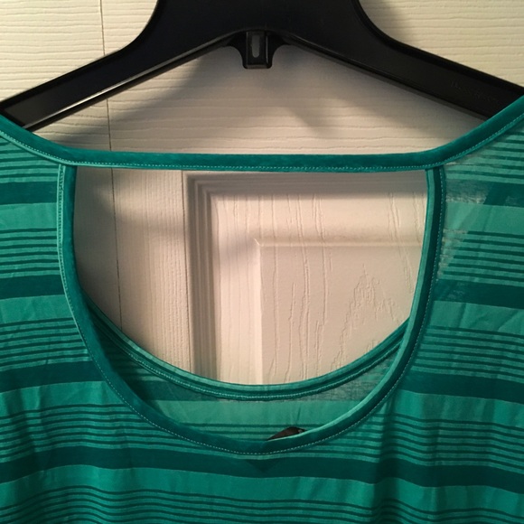 🍀Green burnout blouse with keyhole back - Picture 2 of 2